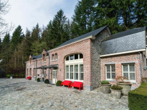 Luxury holiday home in Gedinne with bubble bath and sauna